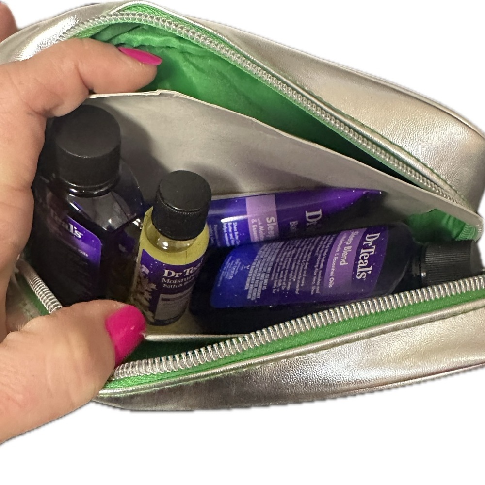 Dr Teal's Sleep Bath and Body Set plus Clinique makeup bag - Picture 3 of 4
